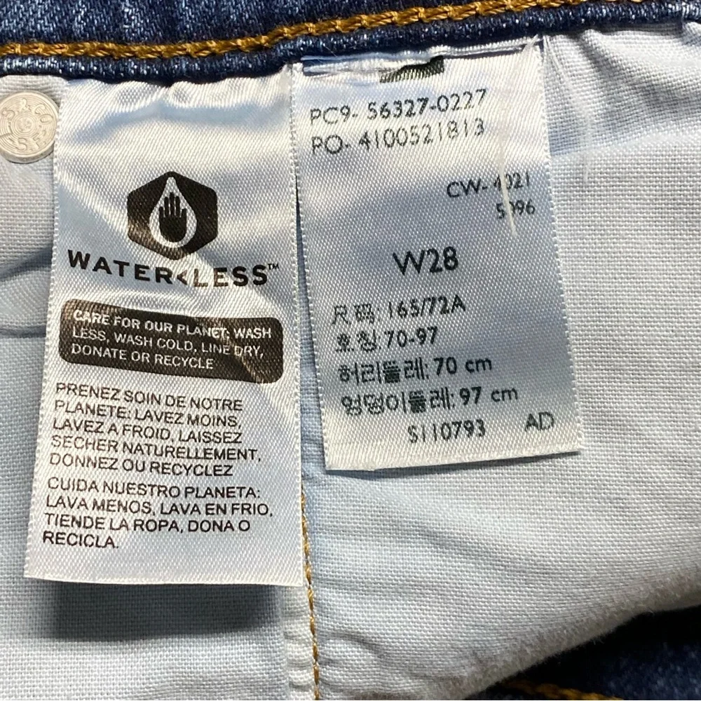 Levi's 501 Women's Size 28” Medium Wash Cotton Fray Hem Button Tab Denim Shorts - Picture 11 of 12